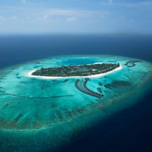 Některé ostrovy mají napříč jen pár desítek metrů, Maledivy