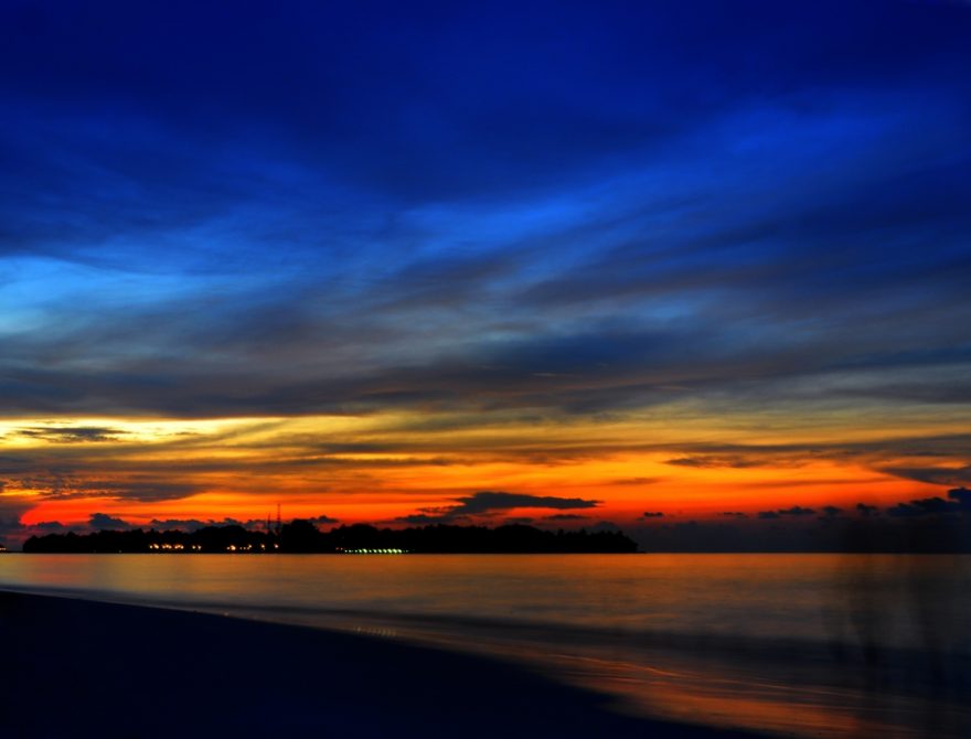 Západ slunce na pláži, Maledivy