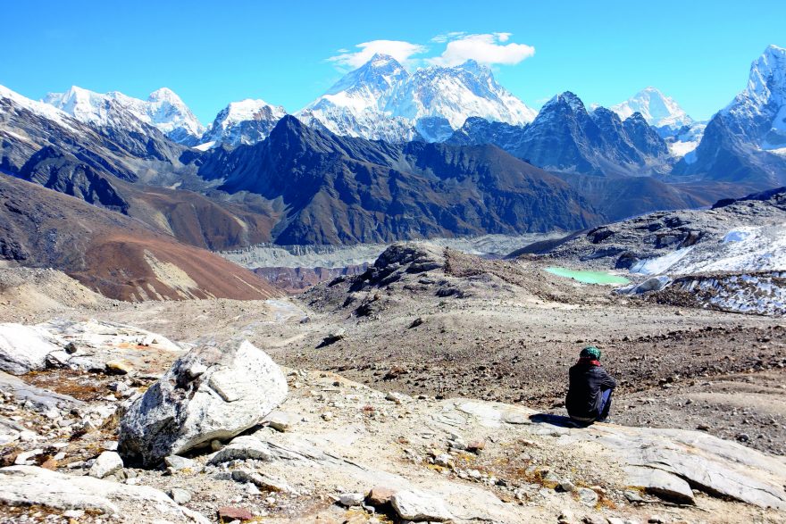 Pohled na Himálaj ze sedla Renjo La. Nepál