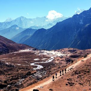 Finální klesání cestou ze sedla Renjo La. Nepál