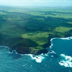 Přelet mezi ostrovy a výhled na útesy, Maui, Big Island, Hawaii