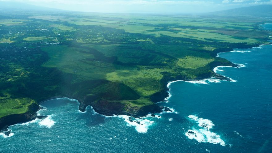 Přelet mezi ostrovy a výhled na útesy, Maui, Big Island, Hawaii