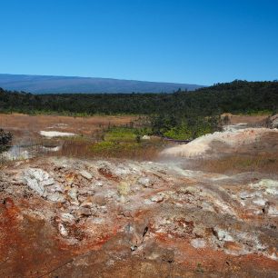 Steam Vents - teplé páry stoupající ze země, Volcano National Park, Big Island, Hawaii