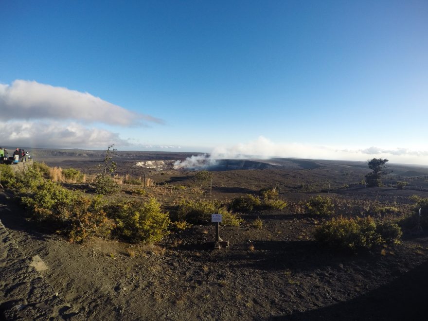 Výhled na kráter aktivní sopky, Volcano National Park, Big Island, Hawaii