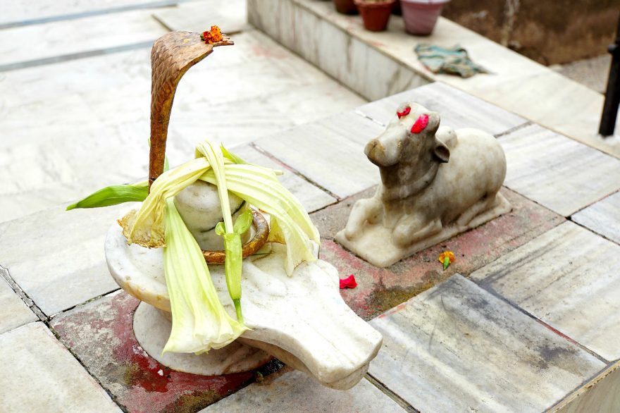 Chrám Aghanjar Mahadev - penis Šivy, Dharamshala, Indie