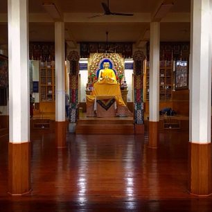 Během učení Dalajlamy chrám praská ve švech, Dharamshala, Indie