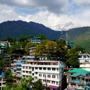 Výhled z Dalajlamova chrámu, Dharamshala, Indie