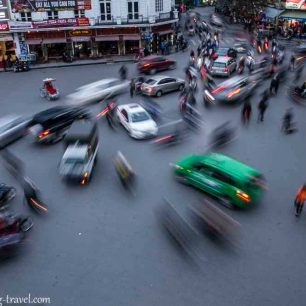 Přejít ulici znamená riskovat, Hanoj, Vietnam