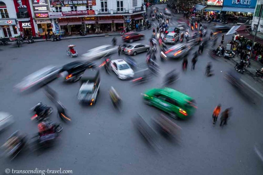 Přejít ulici znamená riskovat, Hanoj, Vietnam
