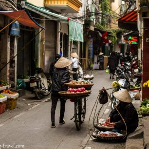 Stará čtvrť a její uličky - mnoho se toho po staletí nezměnilo, Hanoj, Vietnam