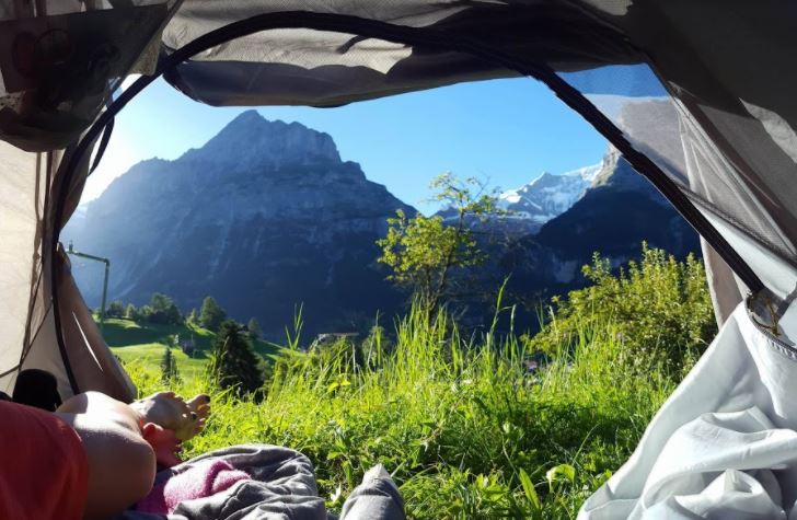 Ranní pohled ze stanu. Foto archiv účastníků LowCost Race