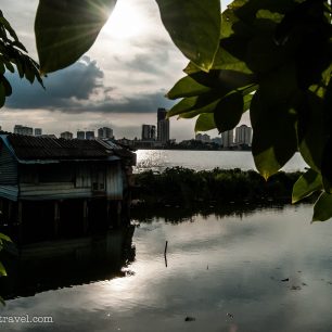 Zub času... Hanoj, Vietnam