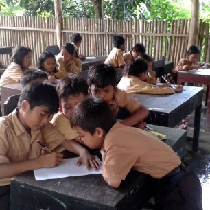Děti byly moc šikovné, Lombok, Indonésie