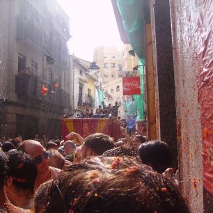 Rajčatová spoušť v ulicích