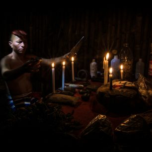 Tsáchilská ceremonie u oltáře, Latinská Amerika