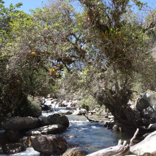 Řeka u cesty, Santa Cruz, Peru