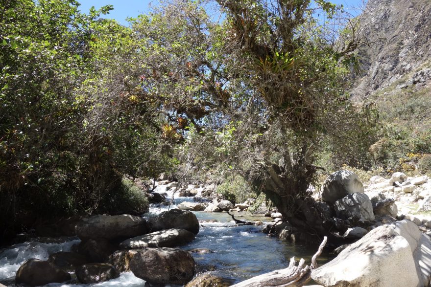 Řeka u cesty, Santa Cruz, Peru