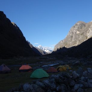 Stmívání v kempu, Santa Cruz, Peru