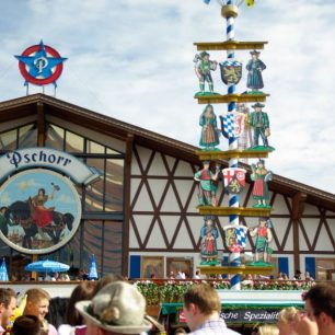 Tradiční výzdoba na Oktoberfestu, Mnichov, Německo