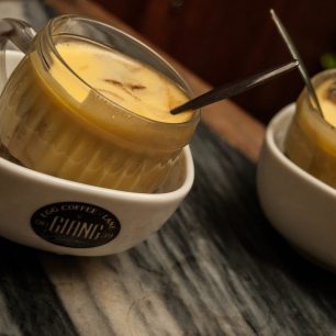 Kavárna Giang není jediná, která nápoj podává, je však držitelem originálního receptu, Vietnam