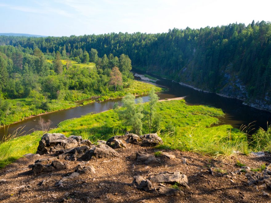 Výhled do údolí nad řekou, park Olenji ruči, Rusko