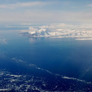Pásmo plovoucího ledu u jižního pobřeží Špicberků (Arctos Oldies, květen 2010)