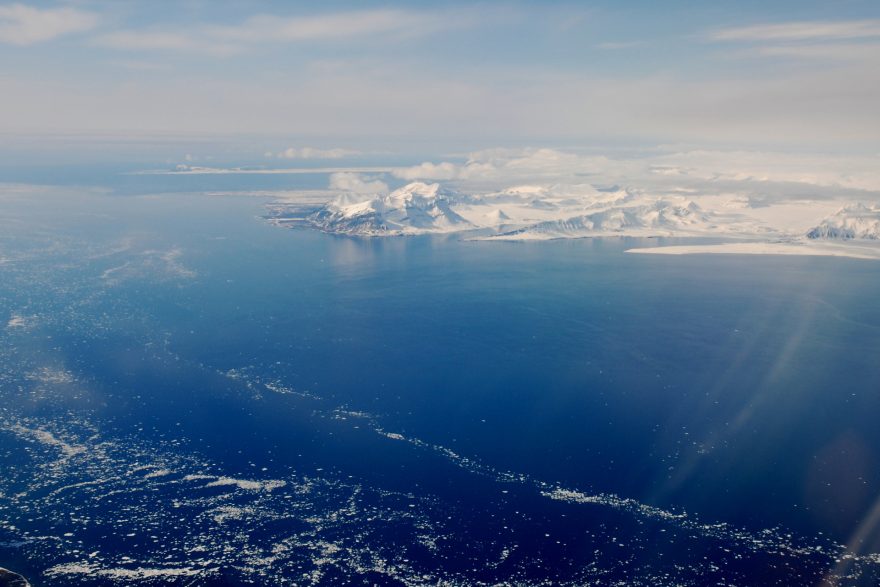 Pásmo plovoucího ledu u jižního pobřeží Špicberků (Arctos Oldies, květen 2010)