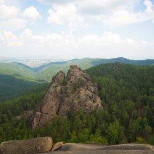 První stolb z vrcholu druhého, přírodní rezervace Stolby, Rusko