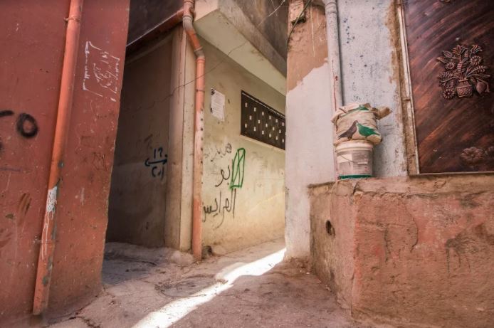 Tábor tvoří domy z cihel a betonových kvádrů, Palestina