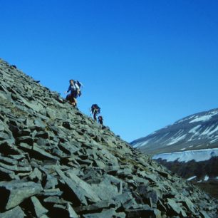 Balvanitá suť - typický terén letních Špicberků, Špicberky