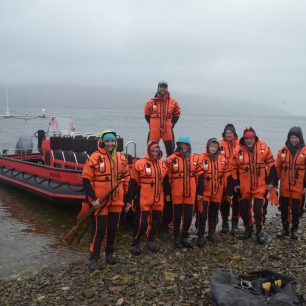 Otevřený nafukovací člun je stále oblíbenější alternativou cestování o ostrovech, Špicberky