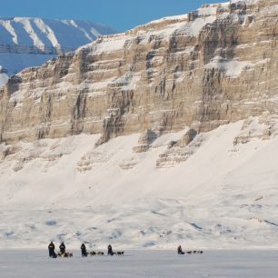 Psí spřežení je dnes už jen vyhledávanou turistickou atrakcí, Špicberky
