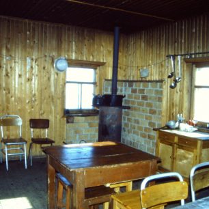 Rusanovova chata z roku 1912 je dodnes vyhledávaným útočištěm, Špicberky