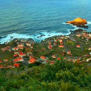 Vesnička na pobřeží, Madeira