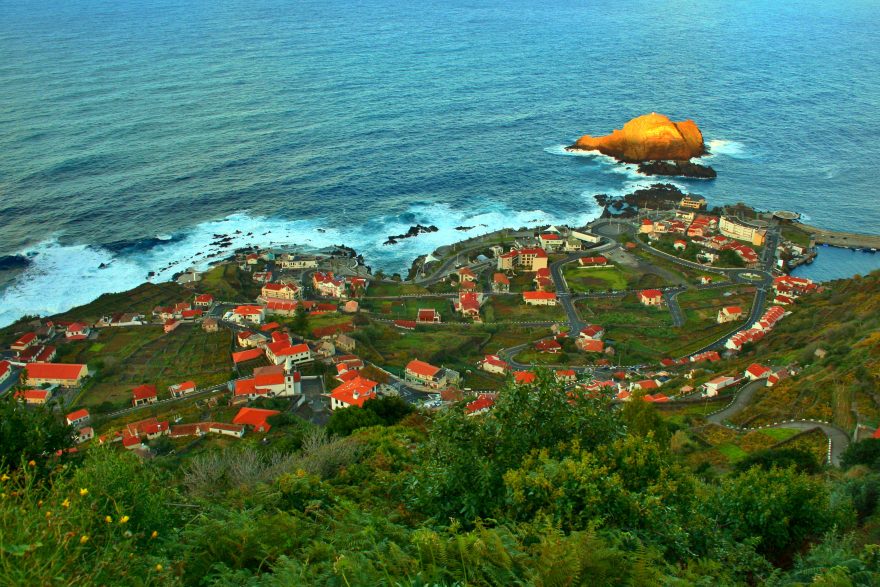 Vesnička na pobřeží, Madeira