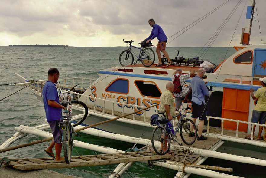 Trajektem na ostrov Bantayn, Filipíny