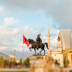 Albánská Tirana, zdroj: shutterstock.com