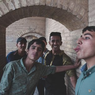 Íránští mladíci, Írán