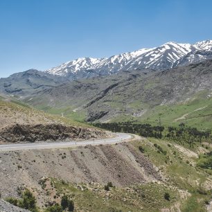 Cesta často vedla přes hory, Írán