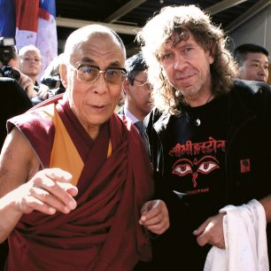 Ruda Švaříček s dalajlamou ve výstavě Šangri-la