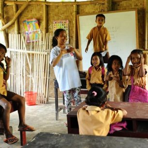 Výuka ve škole, Škola v ráji, Lombok, Indonésie