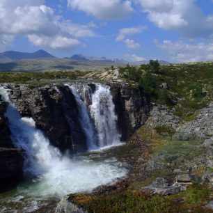 U vodopádu, Norsko