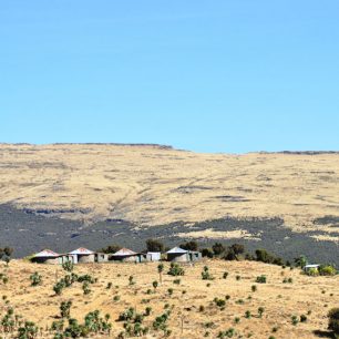 Pohled na místní obydlí, Simien, Etiopie