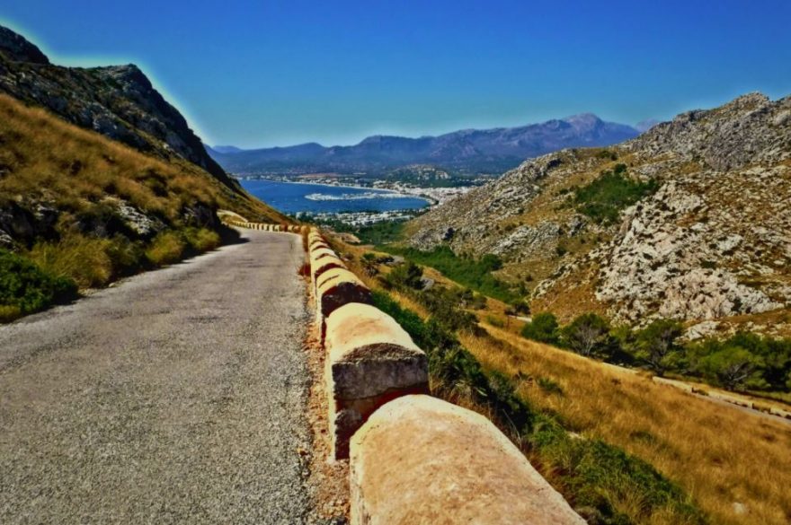 Pohled záliv Bahía de Pollença, Mallorca, Španělsko