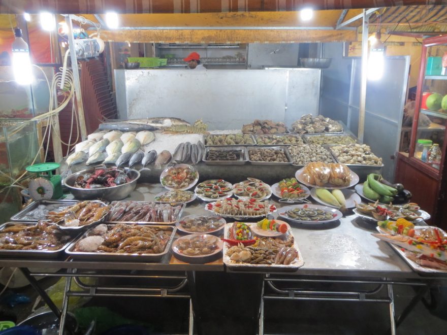 Široký výběr pokrmů na ulici, Vietnam