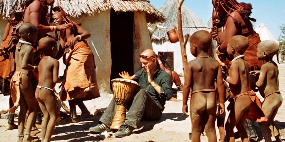 VIDEO: Dunumba je tanec silných mužů. Vidět jej můžete na festivalu Rytmy Afriky