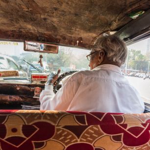 Taxametr nefunguje. Hodím vás tam za 500 - a další podobné výmluvy jsou na denním pořádku. Pokud řidič nechce pustit taxametr, zkuste jiného, Indie