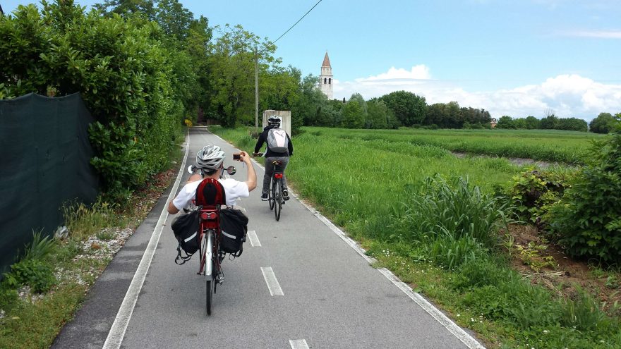 Po cyklostezce se můžete projet i na netradičním lehokole, cyklostezka Alpe – Adria