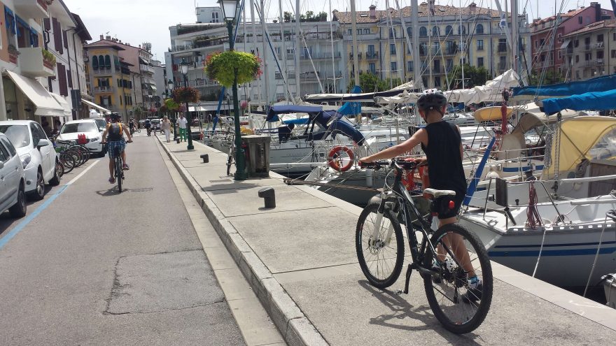 Zastávka v přístavu, cyklostezka Alpe – Adria