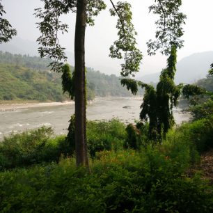 Peřeje řekyTrishuli, Nepál